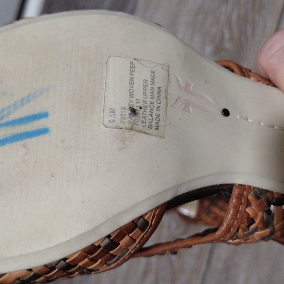 Frye brown woven leather heeled sandals. Size 9.5 - Picture 8 of 10